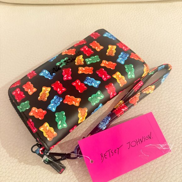 NWT Betsey Johnson xokara Black Zip Around Wallet Wristlet Colorful Gummy Bears - Picture 3 of 5